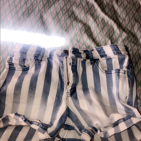 Shorts - Picture 1 of 3